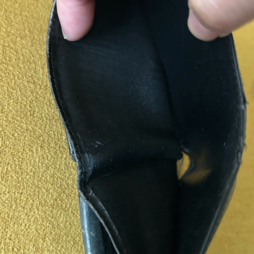 Louis Vuitton Epi Men’s Bi-Fold Wallet - Picture 7 of 13